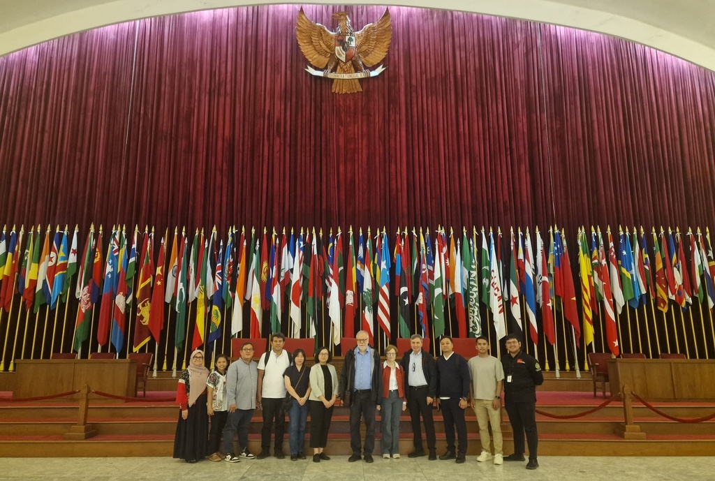 Eine Delegation von Sant'Egidio in Bandung/Indonesien, wo vor 70 Jahren bei der Afrika-Asien-Konferenz Führer aus der 